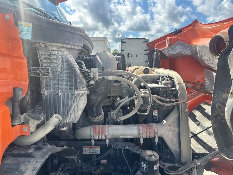 Day Cab Tractor-Heavy Duty Tractors-Freightliner-2019-T11664ST-Hammond-LA-123,157\n\t\tmiles-$ 58,750 - Image 15