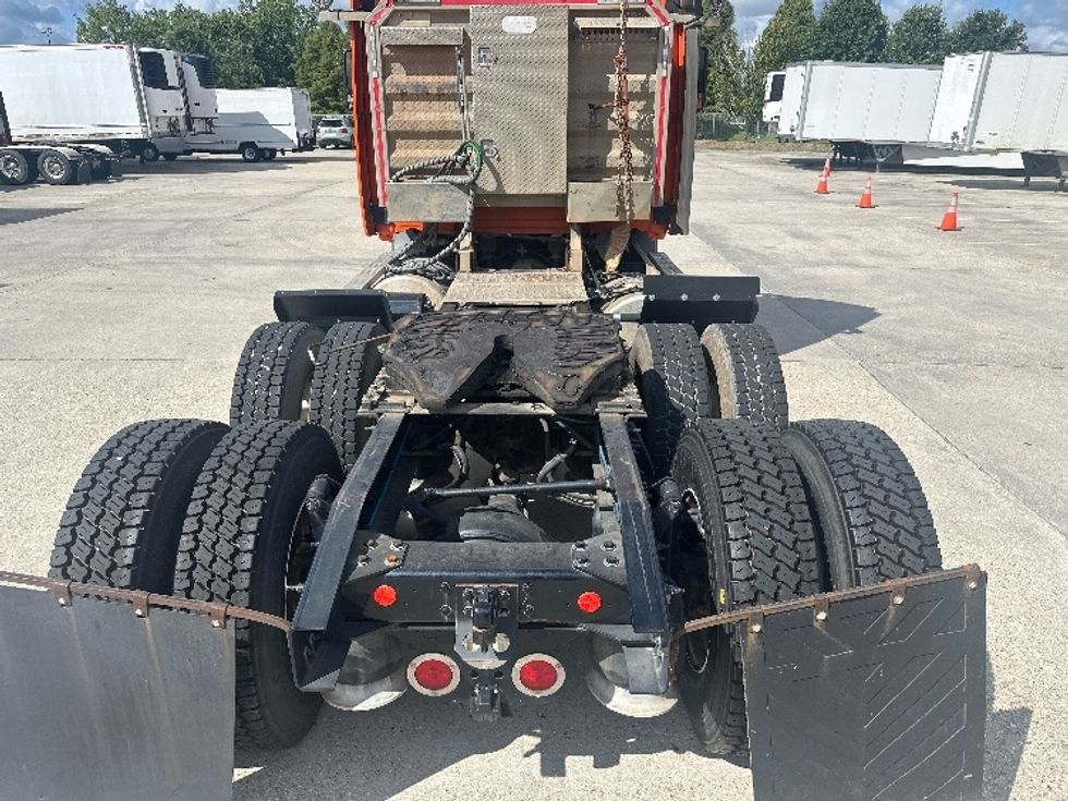Day Cab Tractor-Heavy Duty Tractors-Freightliner-2019-T11664ST-Hammond-LA-123,157\n\t\tmiles-$ 58,750 - Image 6