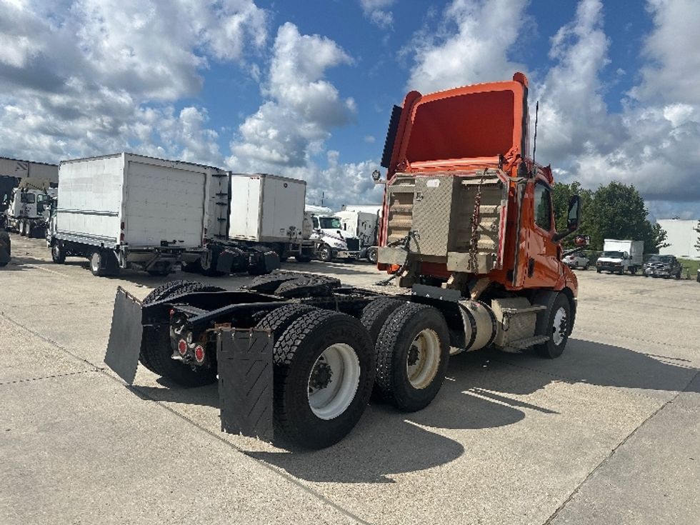 Day Cab Tractor-Heavy Duty Tractors-Freightliner-2019-T11664ST-Hammond-LA-123,157\n\t\tmiles-$ 58,750 - Image 7