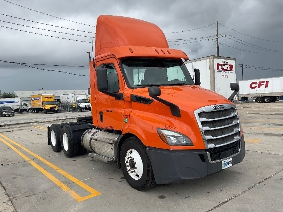 Day Cab Tractor-Heavy Duty Tractors-Freightliner-2019-T11664ST-Hammond-LA-248,649\n\t\tmiles-$ 51,500 - Image 1