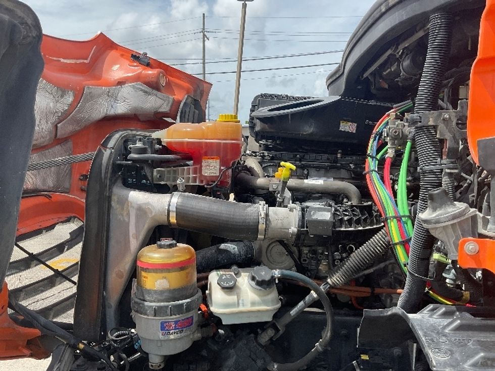 Day Cab Tractor-Heavy Duty Tractors-Freightliner-2019-T11664ST-Hammond-LA-248,649\n\t\tmiles-$ 51,500 - Image 15