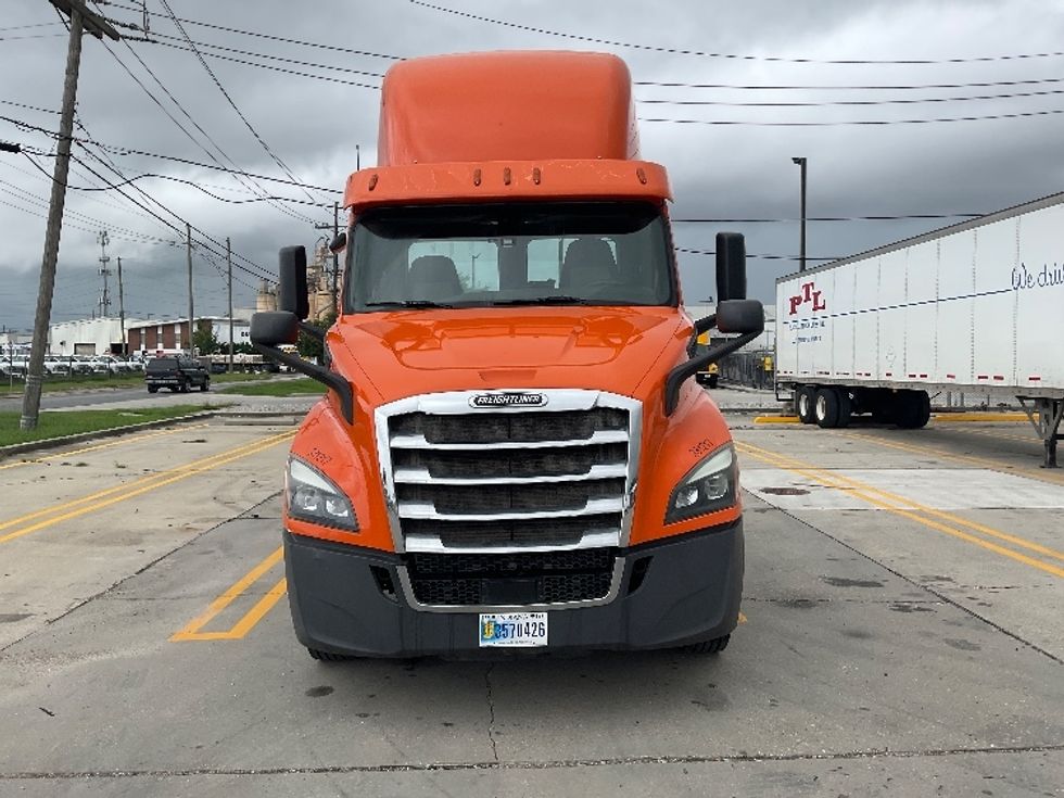 Day Cab Tractor-Heavy Duty Tractors-Freightliner-2019-T11664ST-Hammond-LA-248,649\n\t\tmiles-$ 51,500 - Image 2