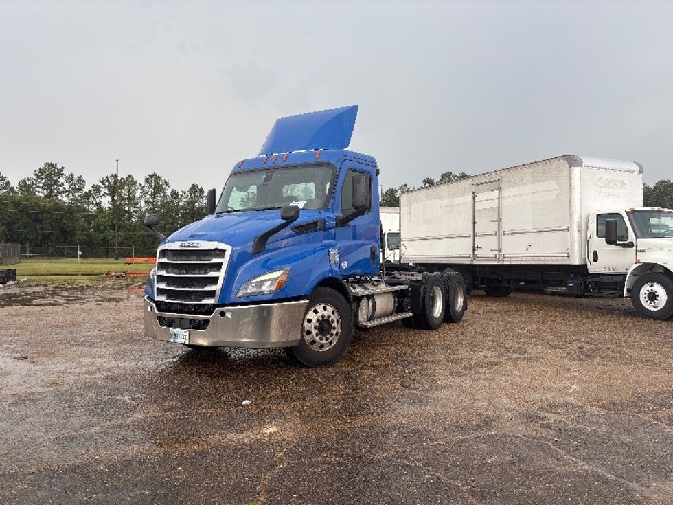 Day Cab Tractor-Heavy Duty Tractors-Freightliner-2019-T11664ST-Hammond-LA-330,328\n\t\tmiles-$ 50,750 - Image 1