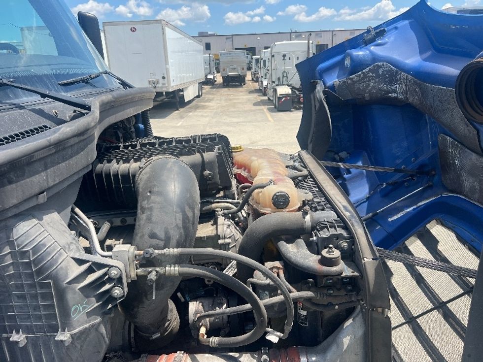 Day Cab Tractor-Heavy Duty Tractors-Freightliner-2019-T11664ST-Hammond-LA-330,328\n\t\tmiles-$ 50,750 - Image 15