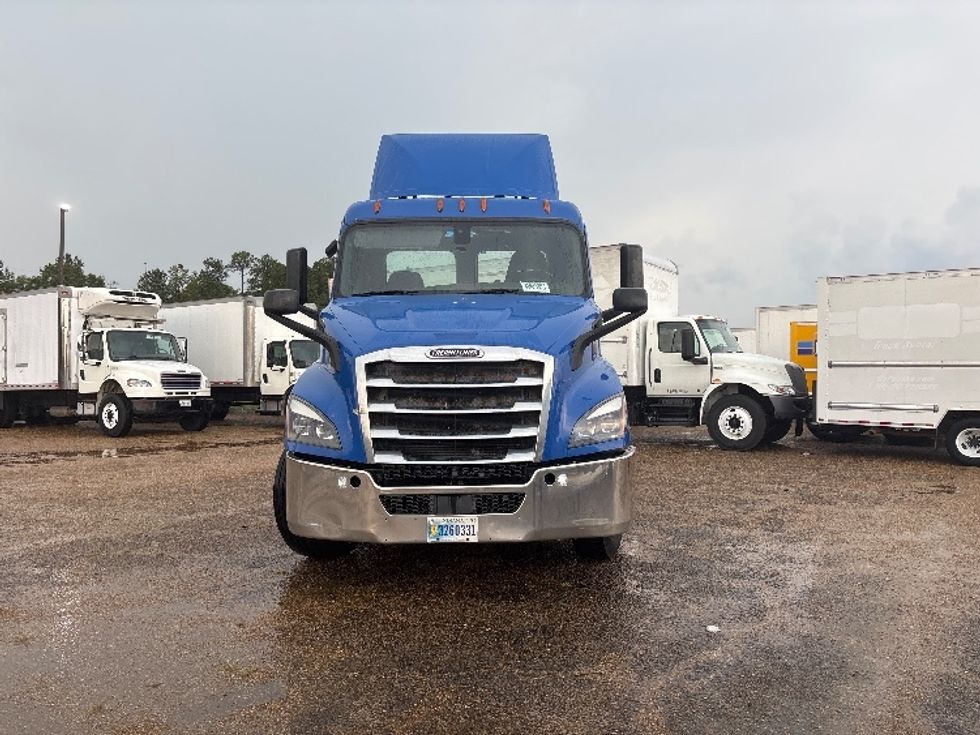 Day Cab Tractor-Heavy Duty Tractors-Freightliner-2019-T11664ST-Hammond-LA-330,328\n\t\tmiles-$ 50,750 - Image 2