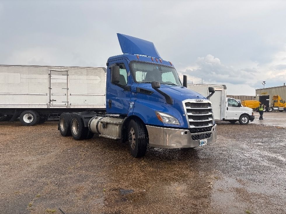 Day Cab Tractor-Heavy Duty Tractors-Freightliner-2019-T11664ST-Hammond-LA-330,328\n\t\tmiles-$ 50,750 - Image 3