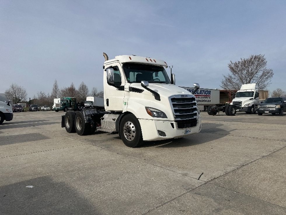Day Cab Tractor-Heavy Duty Tractors-Freightliner-2019-T11664ST-Hammond-LA-630,042\n\t\tmiles-$ 34,000 - Image 1