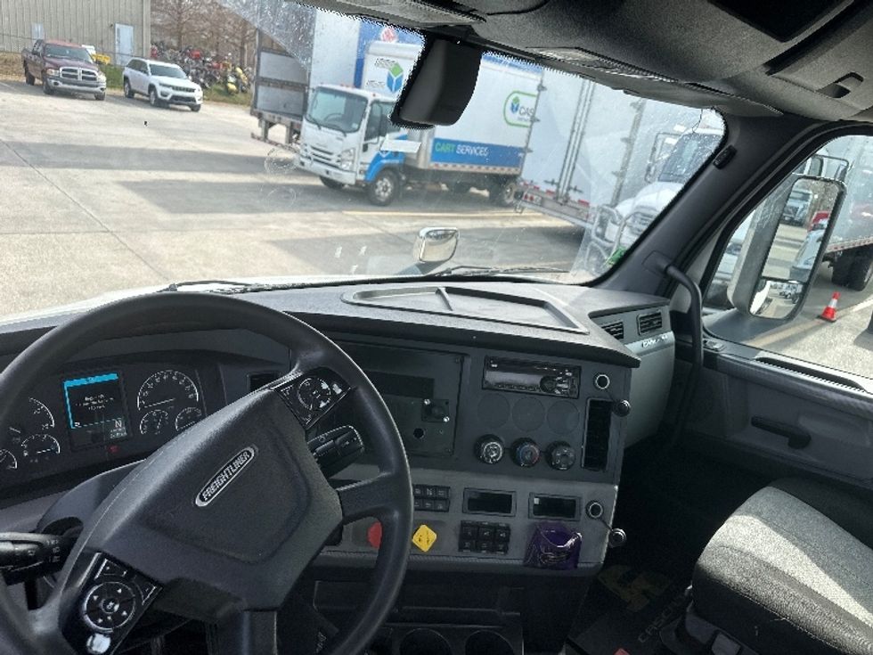 Day Cab Tractor-Heavy Duty Tractors-Freightliner-2019-T11664ST-Hammond-LA-630,042\n\t\tmiles-$ 34,000 - Image 10