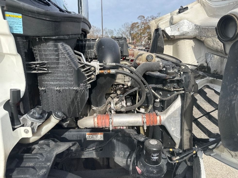 Day Cab Tractor-Heavy Duty Tractors-Freightliner-2019-T11664ST-Hammond-LA-630,042\n\t\tmiles-$ 34,000 - Image 15