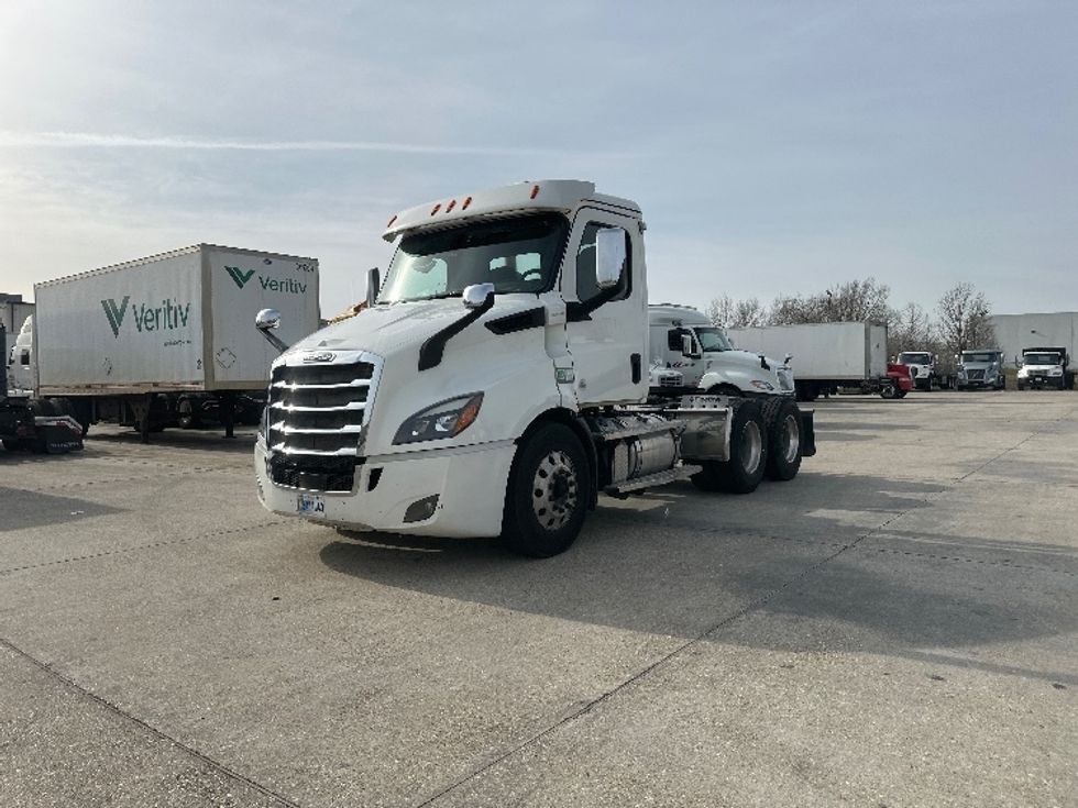 Day Cab Tractor-Heavy Duty Tractors-Freightliner-2019-T11664ST-Hammond-LA-630,042\n\t\tmiles-$ 34,000 - Image 3