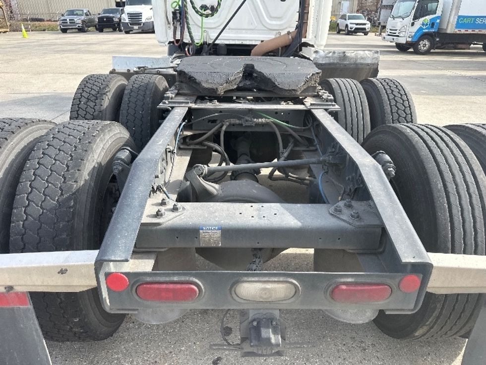 Day Cab Tractor-Heavy Duty Tractors-Freightliner-2019-T11664ST-Hammond-LA-630,042\n\t\tmiles-$ 34,000 - Image 6