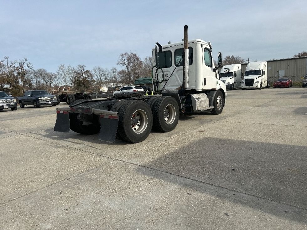 Day Cab Tractor-Heavy Duty Tractors-Freightliner-2019-T11664ST-Hammond-LA-630,042\n\t\tmiles-$ 34,000 - Image 7