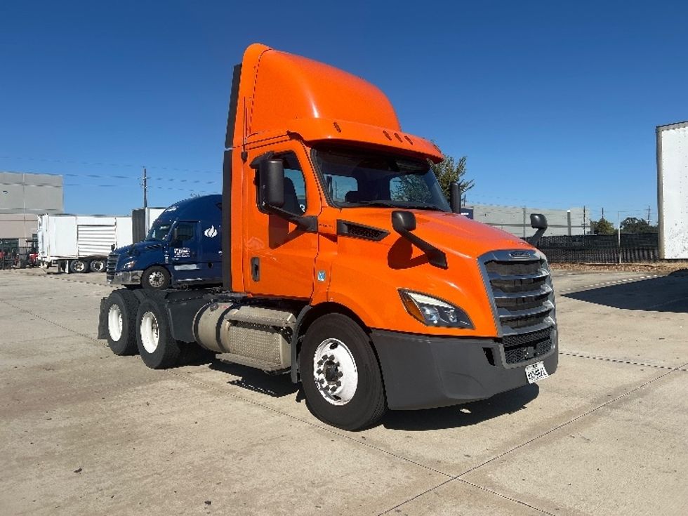 Day Cab Tractor-Heavy Duty Tractors-Freightliner-2019-T11664ST-Houston-TX-189,399\n\t\tmiles-$ 51,750 - Image 1