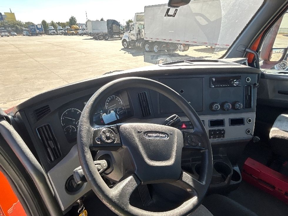 Day Cab Tractor-Heavy Duty Tractors-Freightliner-2019-T11664ST-Houston-TX-189,399\n\t\tmiles-$ 51,750 - Image 11