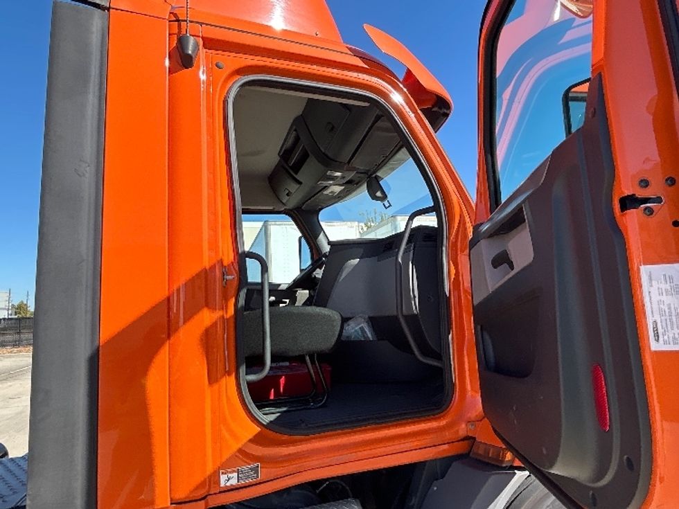 Day Cab Tractor-Heavy Duty Tractors-Freightliner-2019-T11664ST-Houston-TX-189,399\n\t\tmiles-$ 51,750 - Image 12