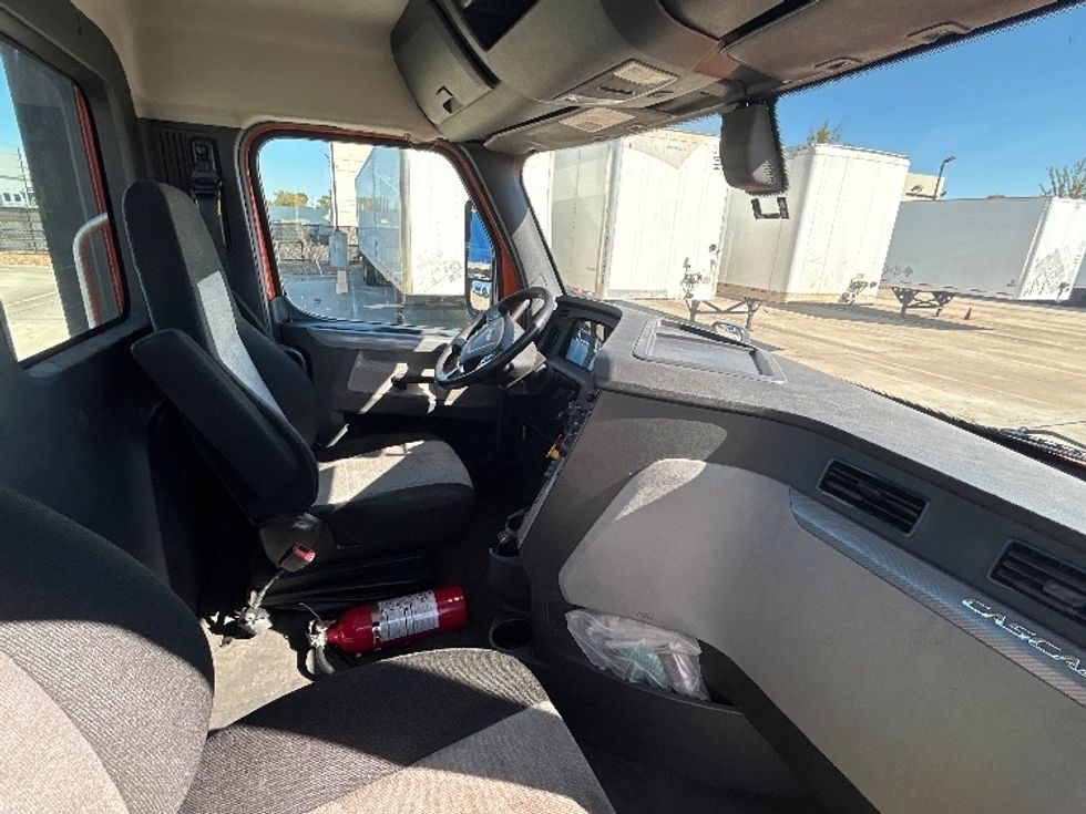 Day Cab Tractor-Heavy Duty Tractors-Freightliner-2019-T11664ST-Houston-TX-189,399\n\t\tmiles-$ 51,750 - Image 14