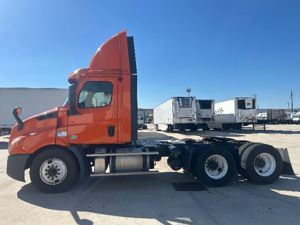 Day Cab Tractor-Heavy Duty Tractors-Freightliner-2019-T11664ST-Houston-TX-189,399\n\t\tmiles-$ 51,750 - Image 4