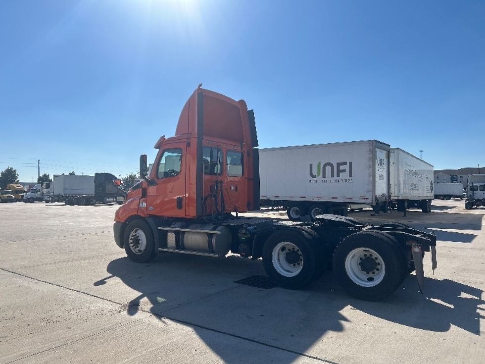 Day Cab Tractor-Heavy Duty Tractors-Freightliner-2019-T11664ST-Houston-TX-189,399\n\t\tmiles-$ 51,750 - Image 5