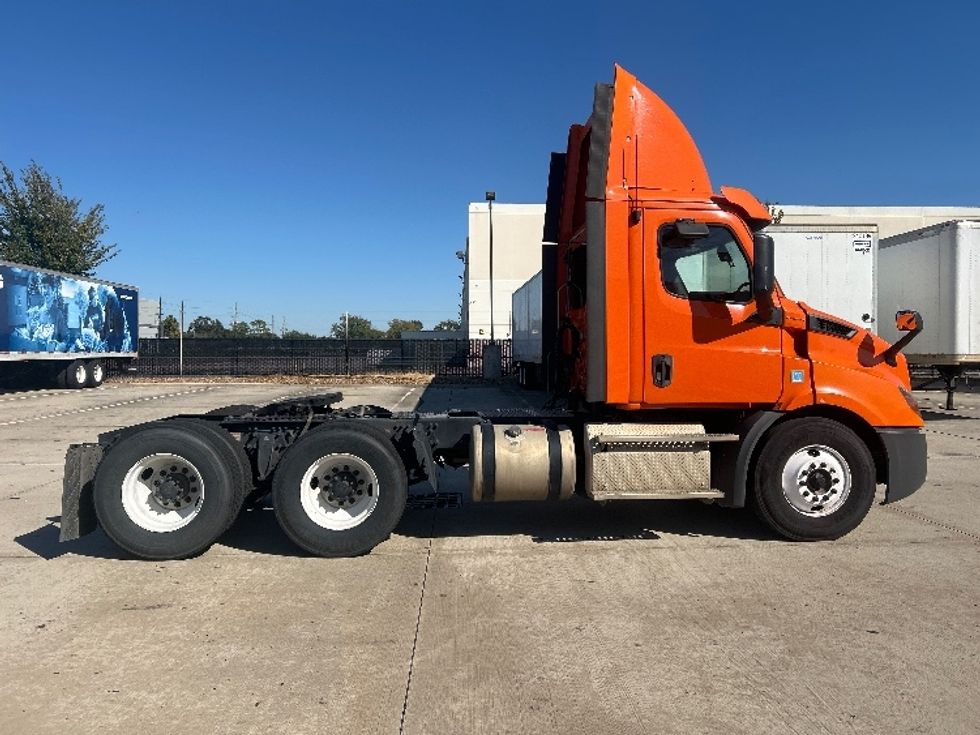 Day Cab Tractor-Heavy Duty Tractors-Freightliner-2019-T11664ST-Houston-TX-189,399\n\t\tmiles-$ 51,750 - Image 8