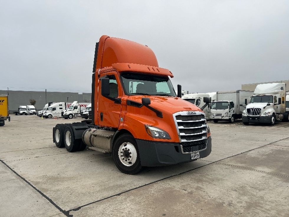 Day Cab Tractor-Heavy Duty Tractors-Freightliner-2019-T11664ST-Houston-TX-194,889\n\t\tmiles-$ 48,250 - Image 1