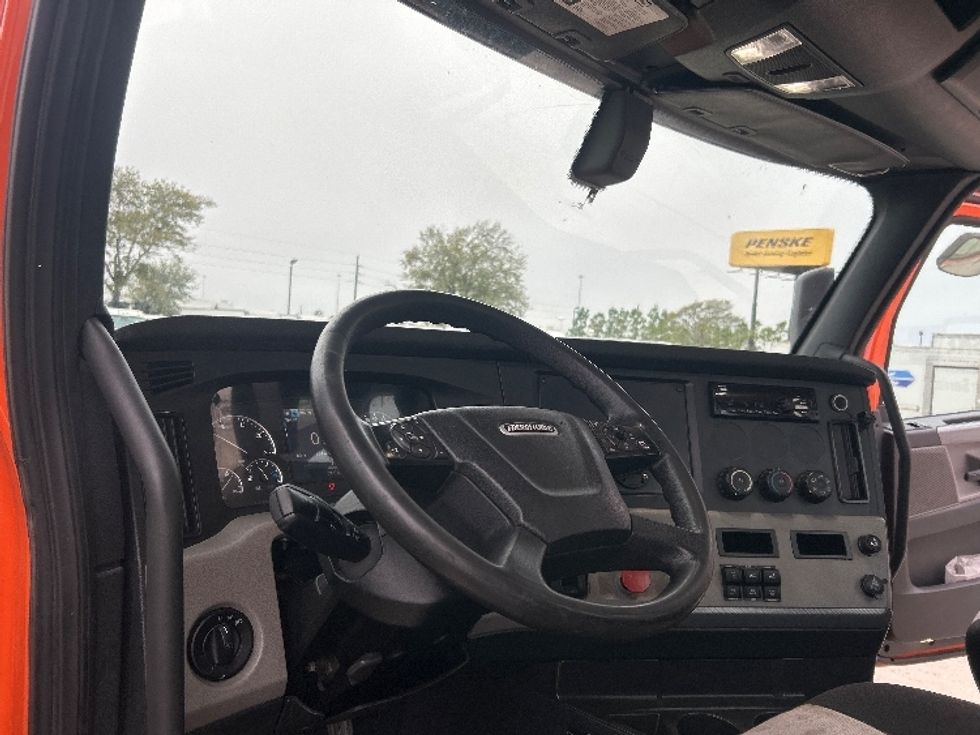 Day Cab Tractor-Heavy Duty Tractors-Freightliner-2019-T11664ST-Houston-TX-194,889\n\t\tmiles-$ 48,250 - Image 10