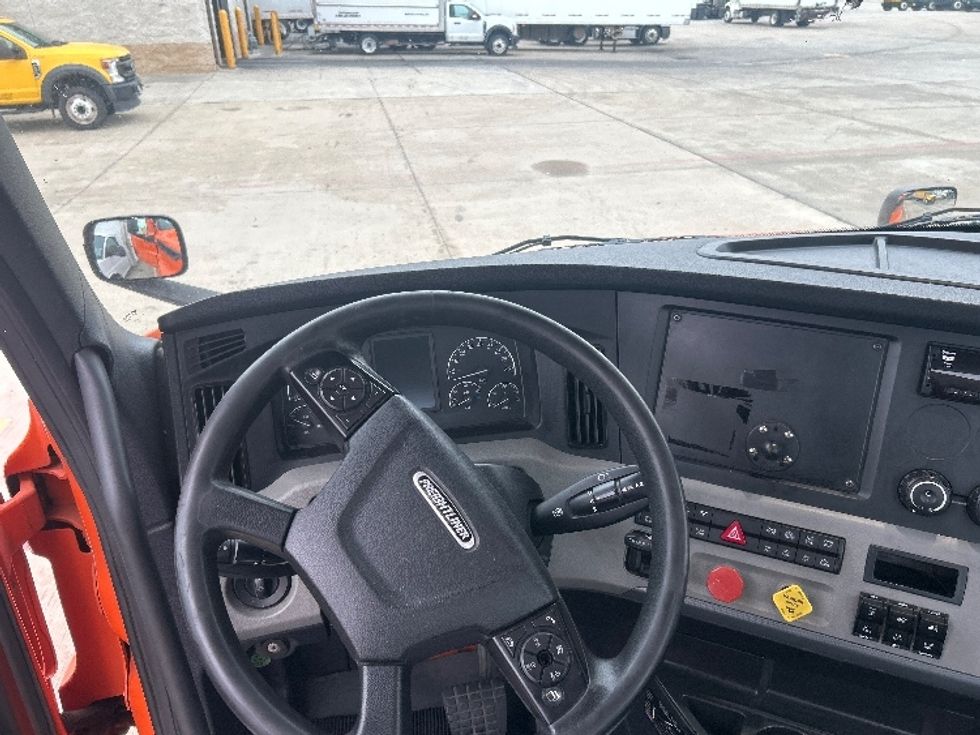 Day Cab Tractor-Heavy Duty Tractors-Freightliner-2019-T11664ST-Houston-TX-194,889\n\t\tmiles-$ 48,250 - Image 11
