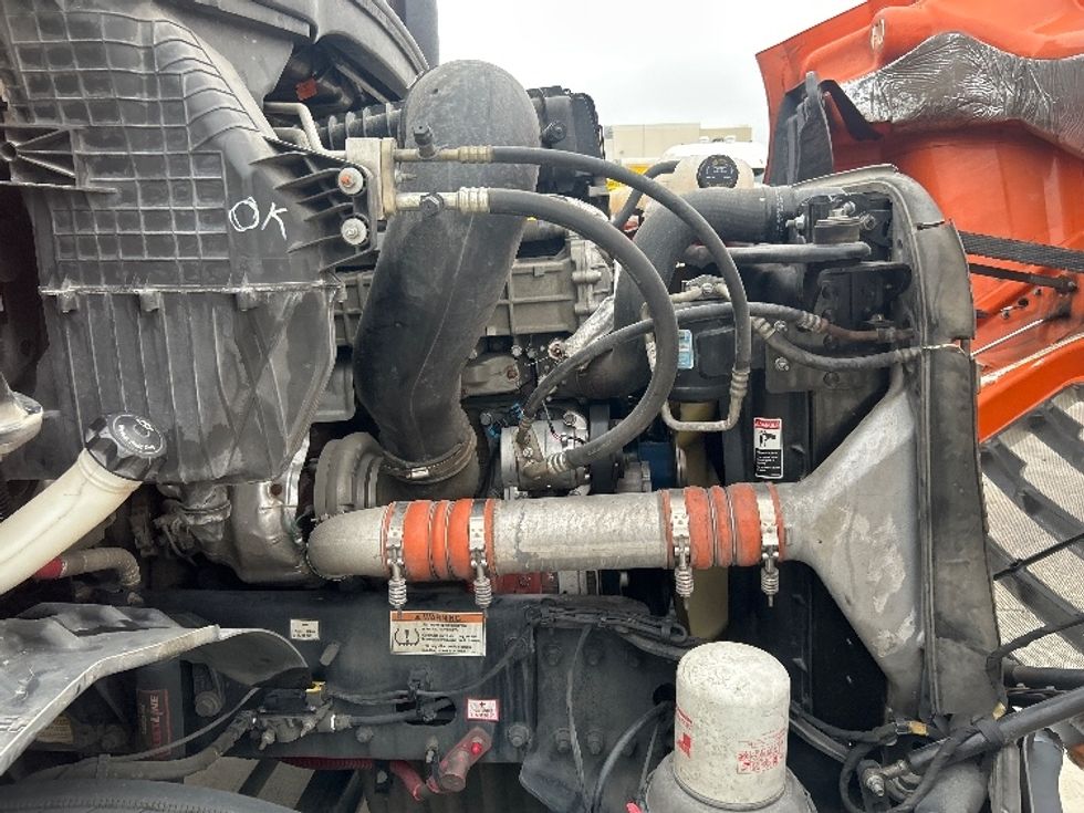 Day Cab Tractor-Heavy Duty Tractors-Freightliner-2019-T11664ST-Houston-TX-194,889\n\t\tmiles-$ 48,250 - Image 15