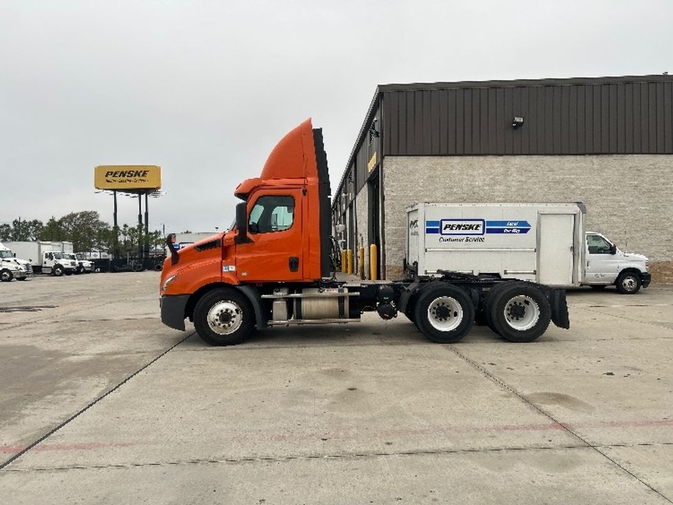 Day Cab Tractor-Heavy Duty Tractors-Freightliner-2019-T11664ST-Houston-TX-194,889\n\t\tmiles-$ 48,250 - Image 4