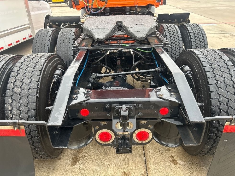 Day Cab Tractor-Heavy Duty Tractors-Freightliner-2019-T11664ST-Houston-TX-194,889\n\t\tmiles-$ 48,250 - Image 6