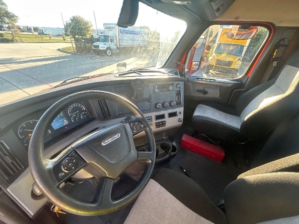 Day Cab Tractor-Heavy Duty Tractors-Freightliner-2019-T11664ST-Houston-TX-215,111\n\t\tmiles-$ 50,250 - Image 10