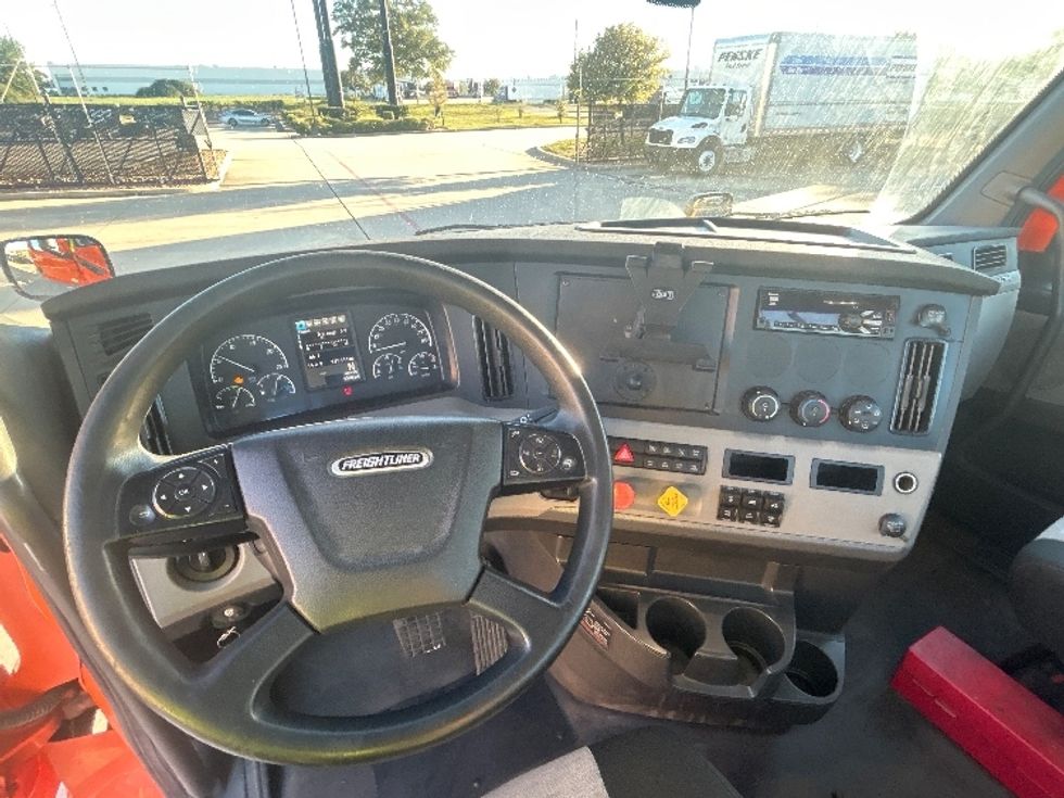 Day Cab Tractor-Heavy Duty Tractors-Freightliner-2019-T11664ST-Houston-TX-215,111\n\t\tmiles-$ 50,250 - Image 11