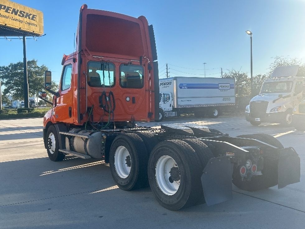 Day Cab Tractor-Heavy Duty Tractors-Freightliner-2019-T11664ST-Houston-TX-215,111\n\t\tmiles-$ 50,250 - Image 5