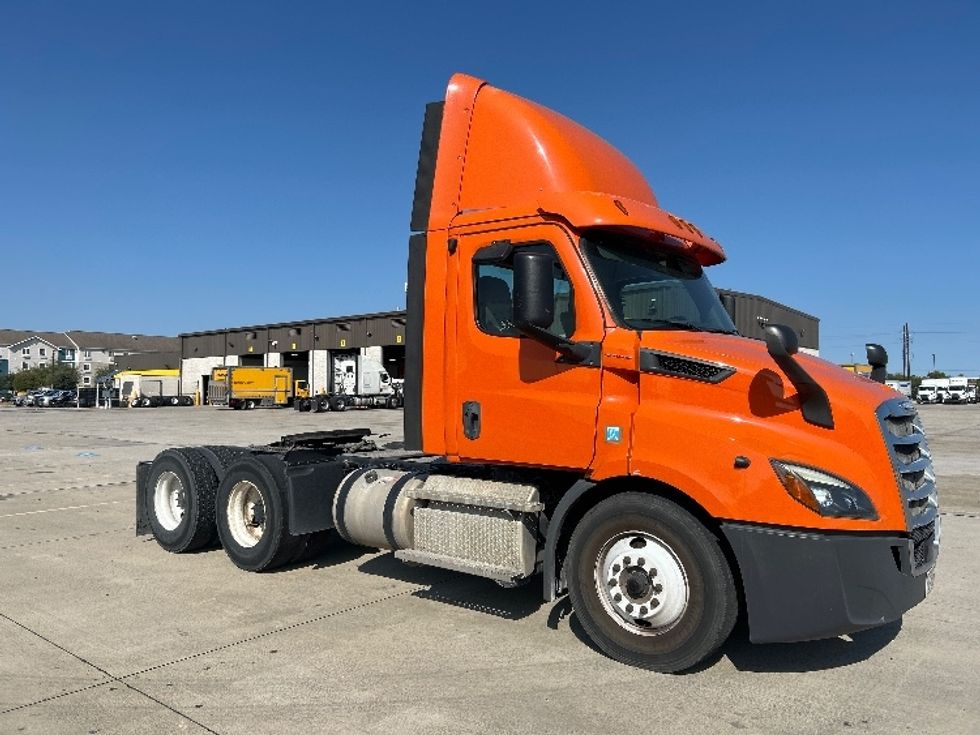 Day Cab Tractor-Heavy Duty Tractors-Freightliner-2019-T11664ST-Houston-TX-225,601\n\t\tmiles-$ 49,750 - Image 1