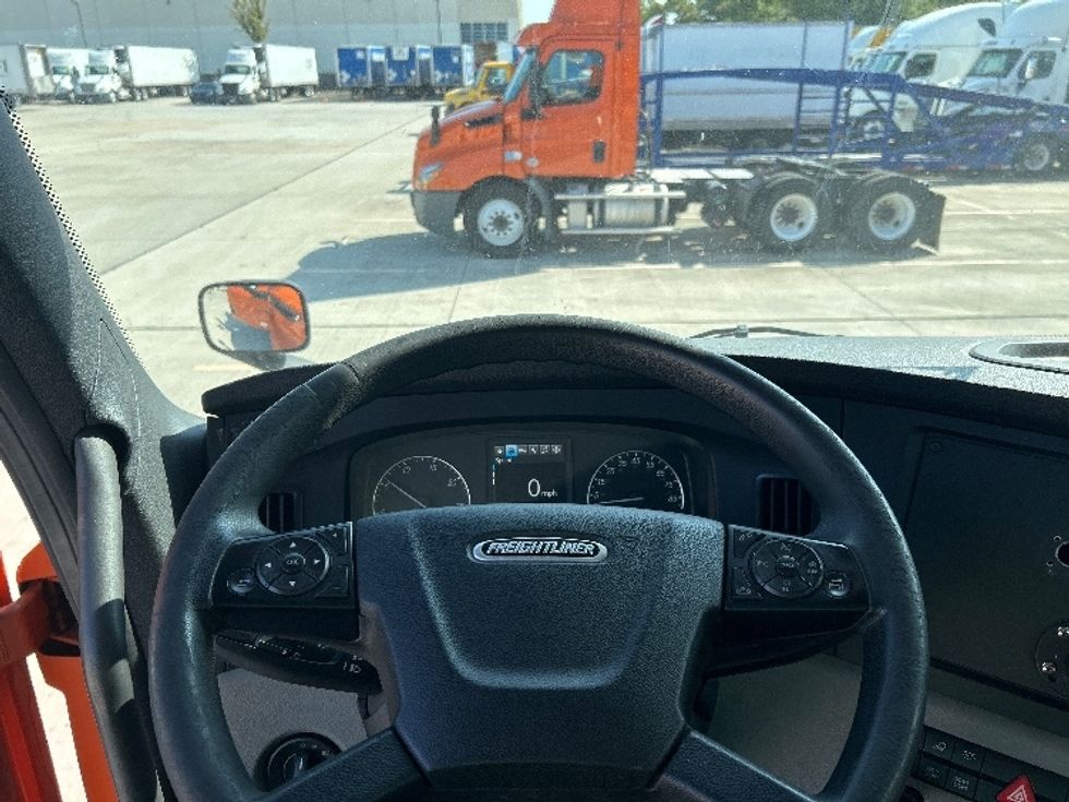 Day Cab Tractor-Heavy Duty Tractors-Freightliner-2019-T11664ST-Houston-TX-225,601\n\t\tmiles-$ 49,750 - Image 11