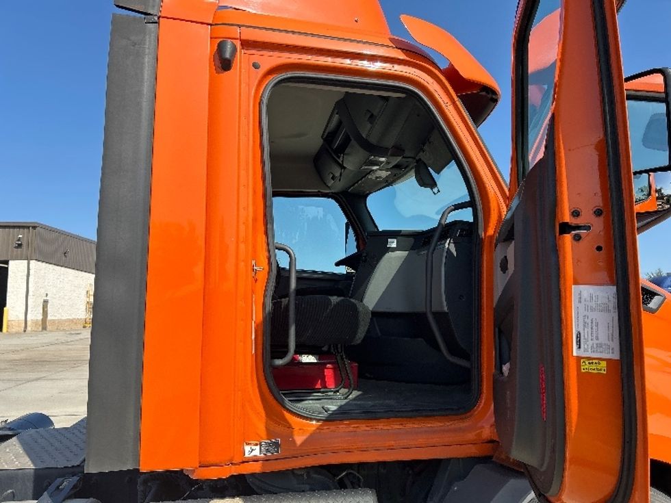 Day Cab Tractor-Heavy Duty Tractors-Freightliner-2019-T11664ST-Houston-TX-225,601\n\t\tmiles-$ 49,750 - Image 12