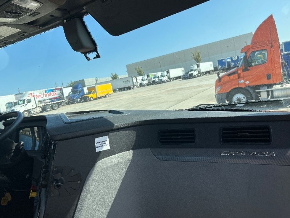 Day Cab Tractor-Heavy Duty Tractors-Freightliner-2019-T11664ST-Houston-TX-225,601\n\t\tmiles-$ 49,750 - Image 13