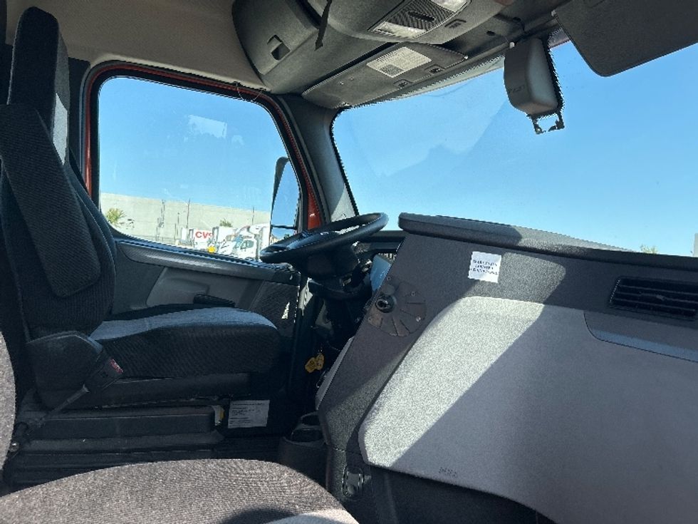 Day Cab Tractor-Heavy Duty Tractors-Freightliner-2019-T11664ST-Houston-TX-225,601\n\t\tmiles-$ 49,750 - Image 14
