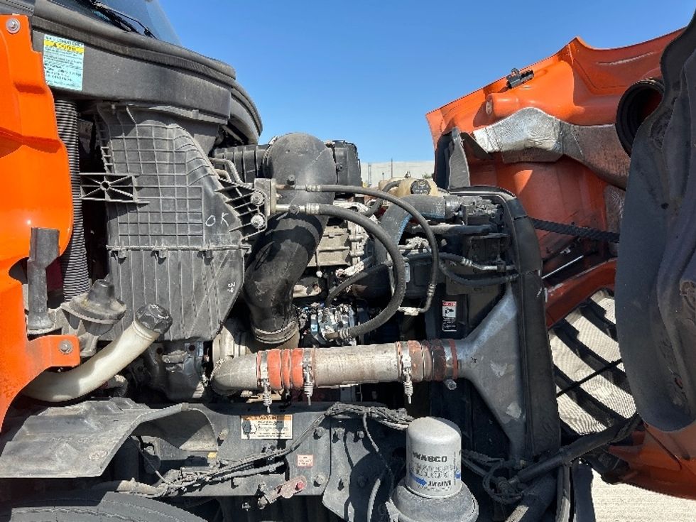 Day Cab Tractor-Heavy Duty Tractors-Freightliner-2019-T11664ST-Houston-TX-225,601\n\t\tmiles-$ 49,750 - Image 15