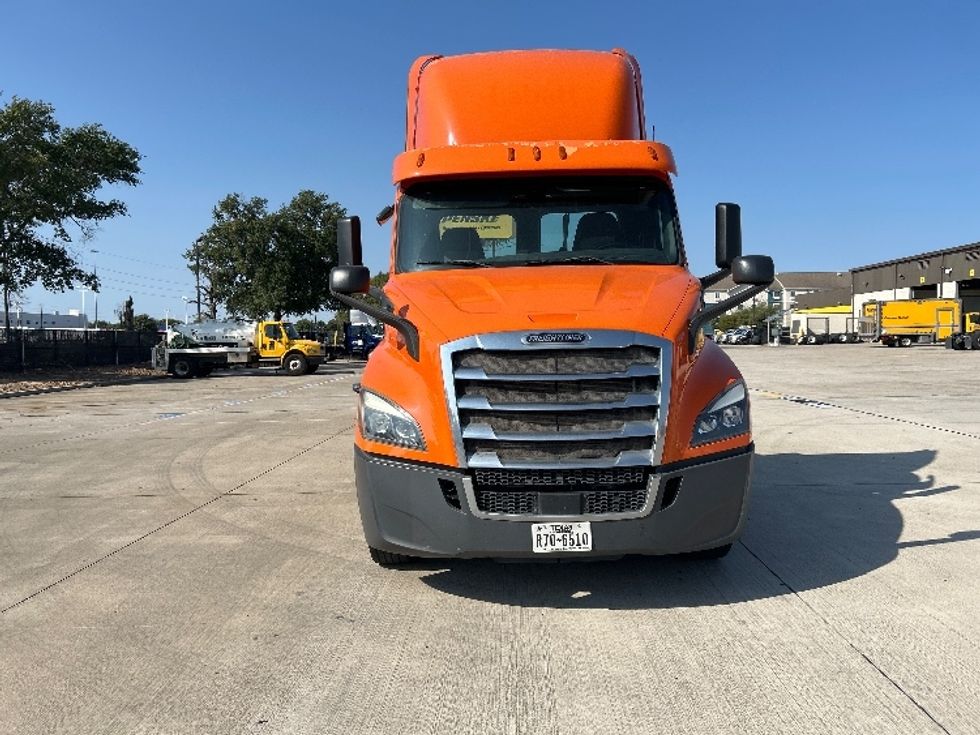 Day Cab Tractor-Heavy Duty Tractors-Freightliner-2019-T11664ST-Houston-TX-225,601\n\t\tmiles-$ 49,750 - Image 2