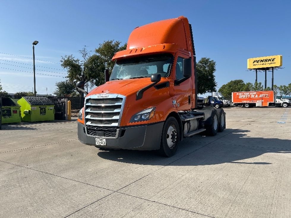 Day Cab Tractor-Heavy Duty Tractors-Freightliner-2019-T11664ST-Houston-TX-225,601\n\t\tmiles-$ 49,750 - Image 3