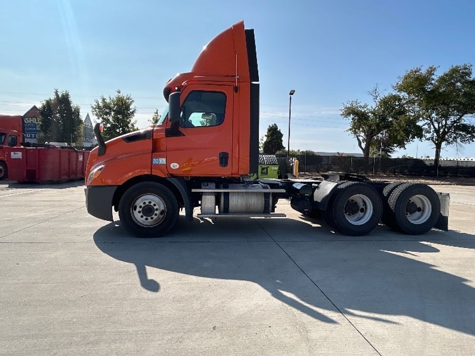 Day Cab Tractor-Heavy Duty Tractors-Freightliner-2019-T11664ST-Houston-TX-225,601\n\t\tmiles-$ 49,750 - Image 4