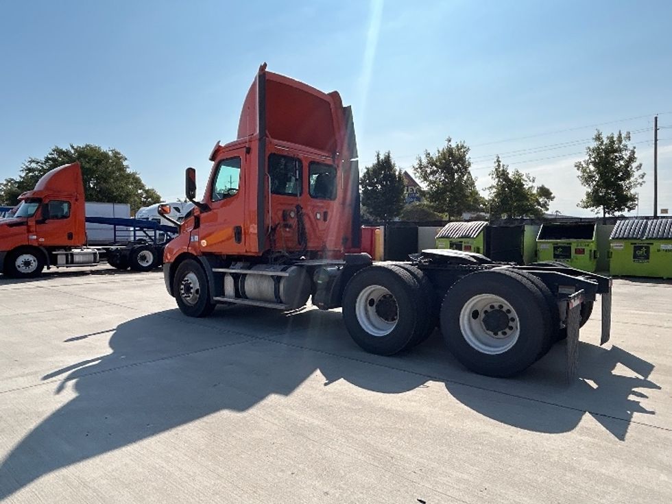 Day Cab Tractor-Heavy Duty Tractors-Freightliner-2019-T11664ST-Houston-TX-225,601\n\t\tmiles-$ 49,750 - Image 5