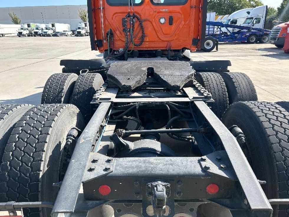 Day Cab Tractor-Heavy Duty Tractors-Freightliner-2019-T11664ST-Houston-TX-225,601\n\t\tmiles-$ 49,750 - Image 6
