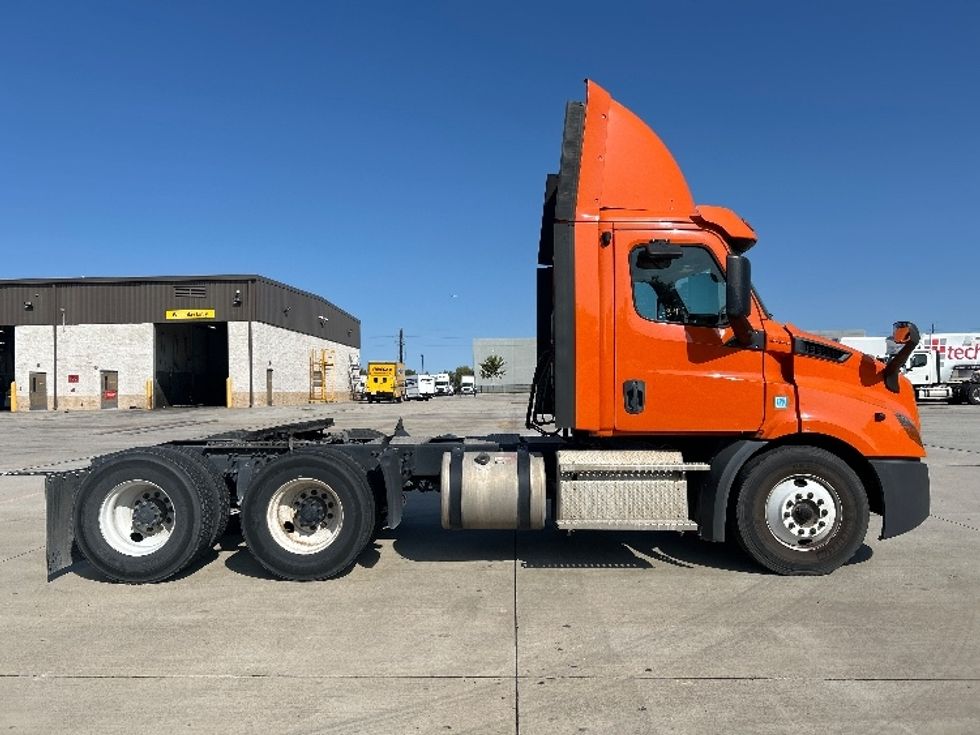 Day Cab Tractor-Heavy Duty Tractors-Freightliner-2019-T11664ST-Houston-TX-225,601\n\t\tmiles-$ 49,750 - Image 8