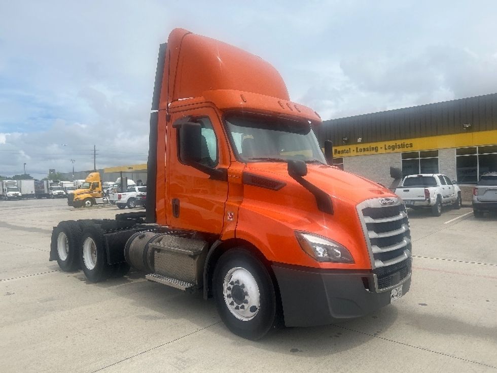 Day Cab Tractor-Heavy Duty Tractors-Freightliner-2019-T11664ST-Houston-TX-239,271\n\t\tmiles-$ 63,250 - Image 1