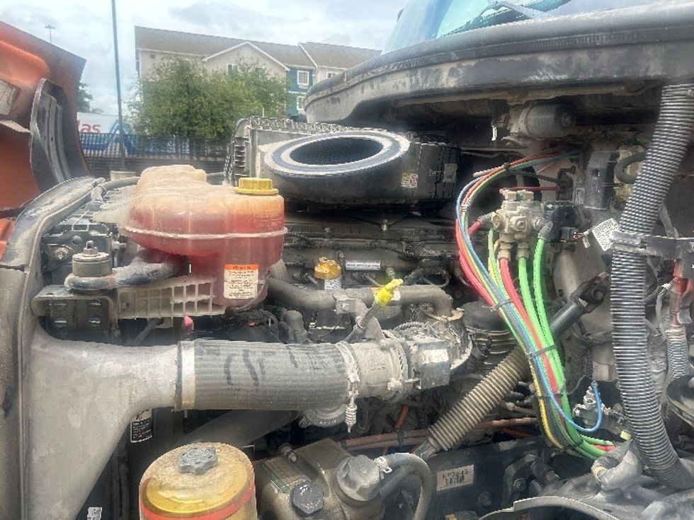 Day Cab Tractor-Heavy Duty Tractors-Freightliner-2019-T11664ST-Houston-TX-239,271\n\t\tmiles-$ 63,250 - Image 16