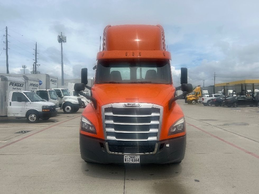 Day Cab Tractor-Heavy Duty Tractors-Freightliner-2019-T11664ST-Houston-TX-239,271\n\t\tmiles-$ 63,250 - Image 2