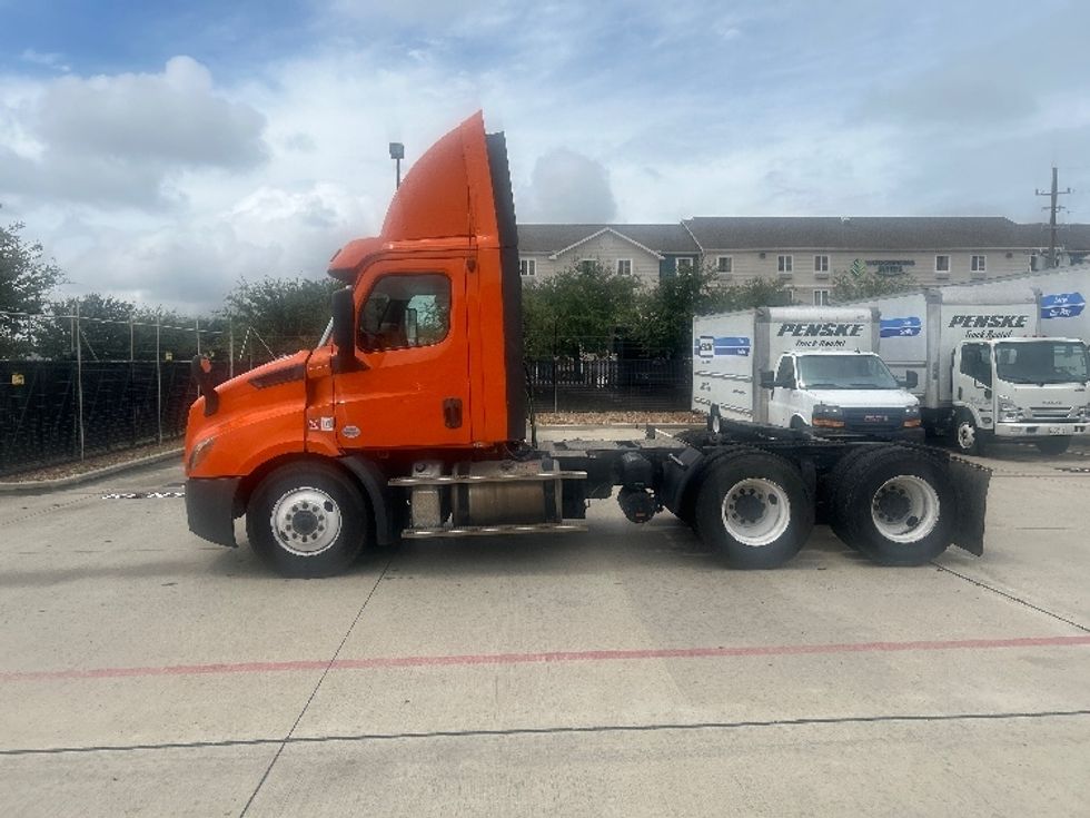 Day Cab Tractor-Heavy Duty Tractors-Freightliner-2019-T11664ST-Houston-TX-239,271\n\t\tmiles-$ 63,250 - Image 4