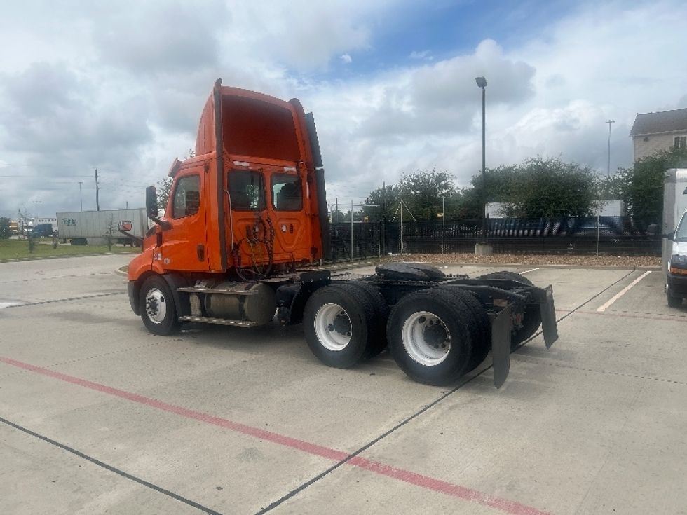 Day Cab Tractor-Heavy Duty Tractors-Freightliner-2019-T11664ST-Houston-TX-239,271\n\t\tmiles-$ 63,250 - Image 5