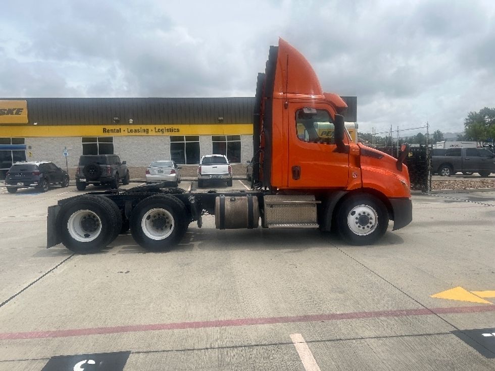 Day Cab Tractor-Heavy Duty Tractors-Freightliner-2019-T11664ST-Houston-TX-239,271\n\t\tmiles-$ 63,250 - Image 8